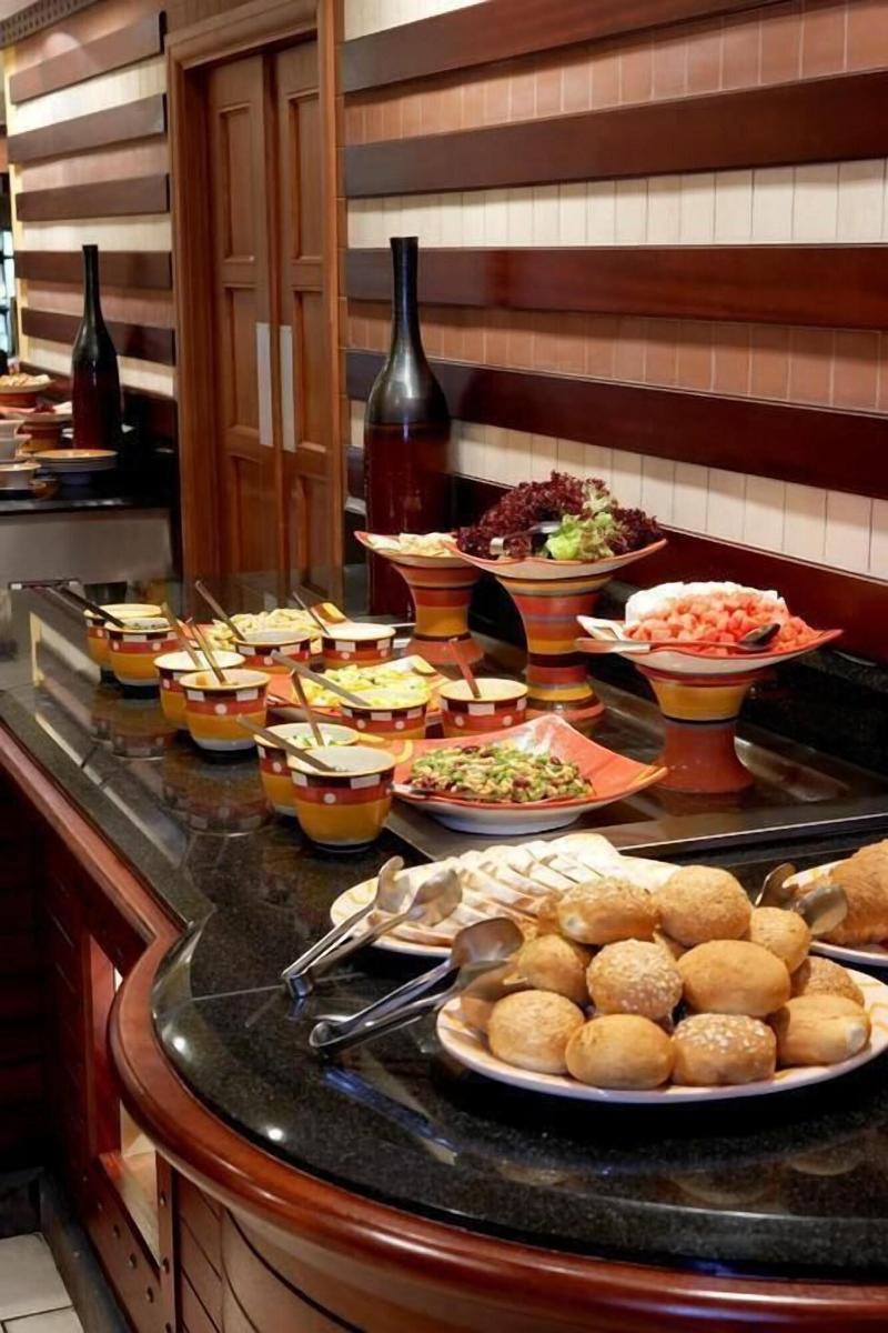 Villa Park Hotels image
