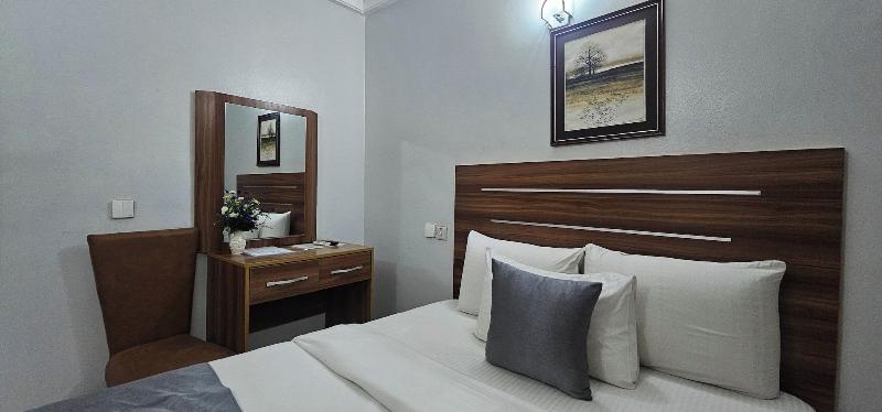 Villa Park Hotels image