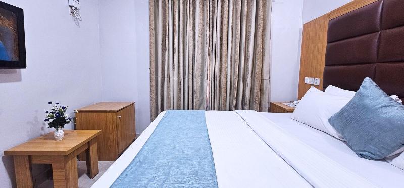 Villa Park Hotels image