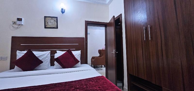Villa Park Hotels image