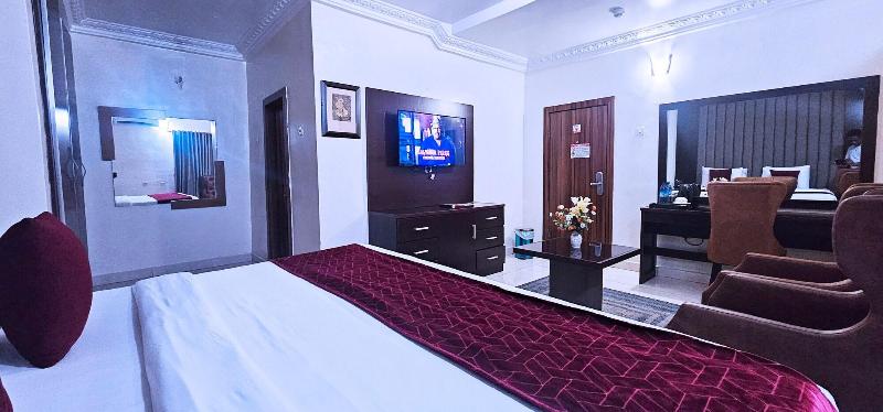 Villa Park Hotels image