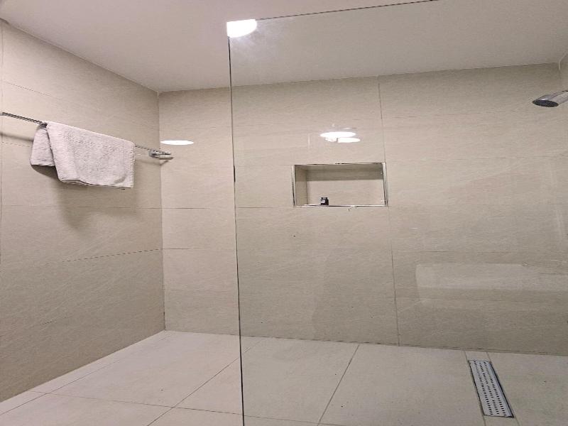 Villa Park Hotels image