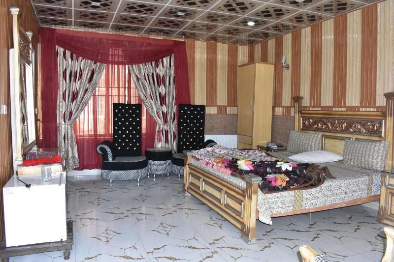 Al Qamar Hotel Murree image