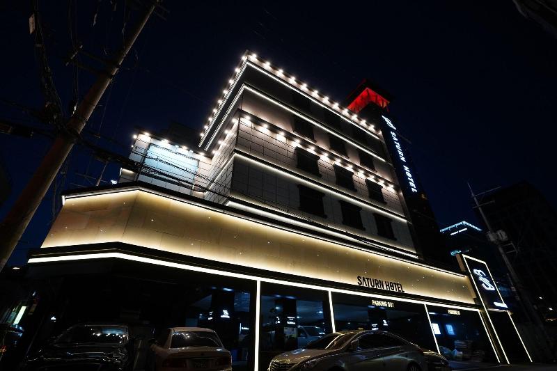 Saturn Hotel image
