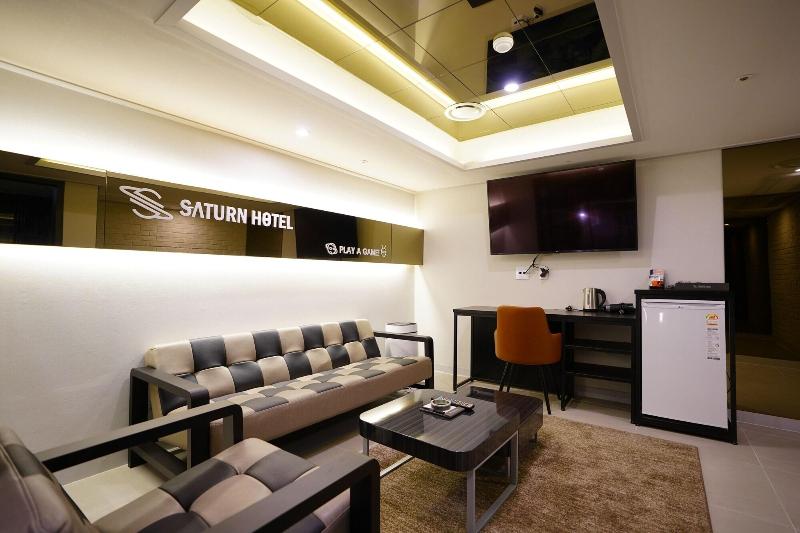 Saturn Hotel image