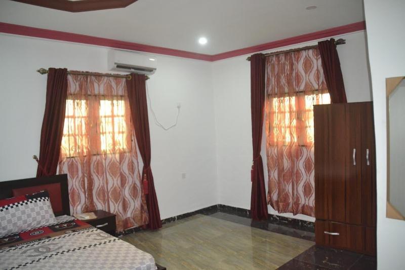 Evaville Hotel N Lounge image