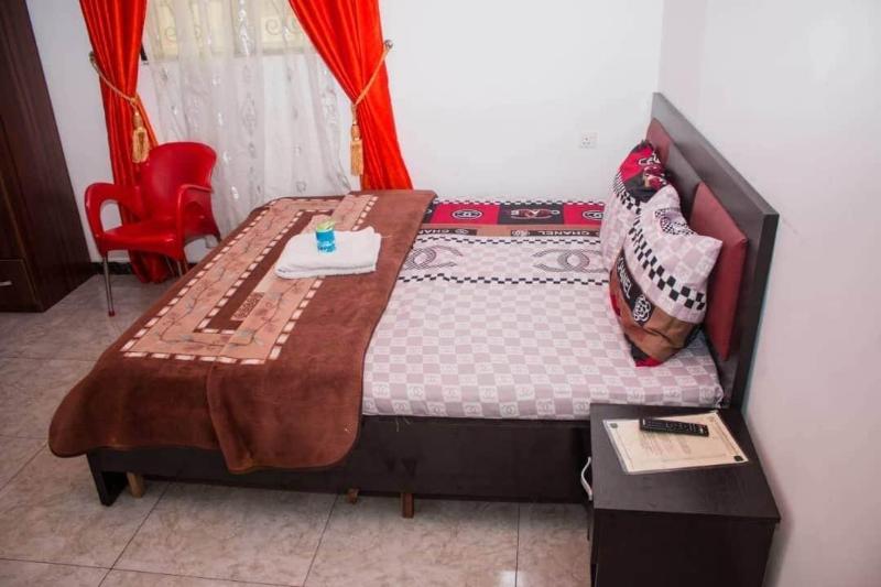 Evaville Hotel N Lounge image