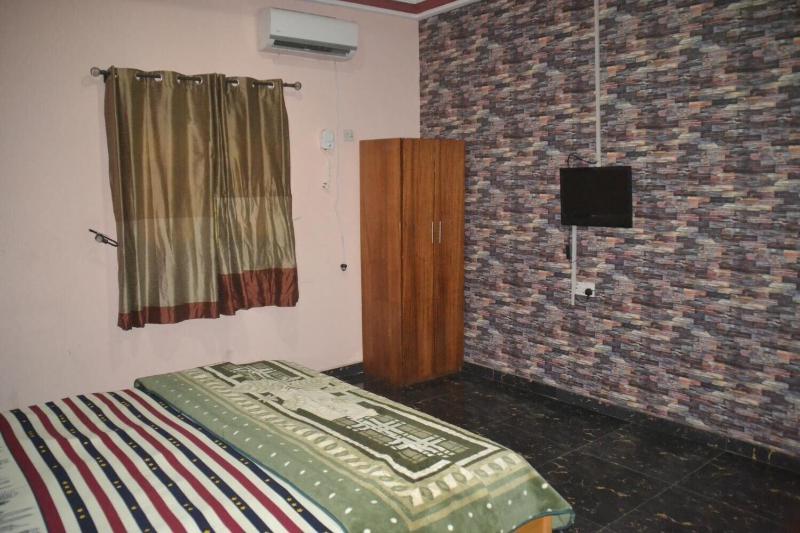 Evaville Hotel N Lounge image
