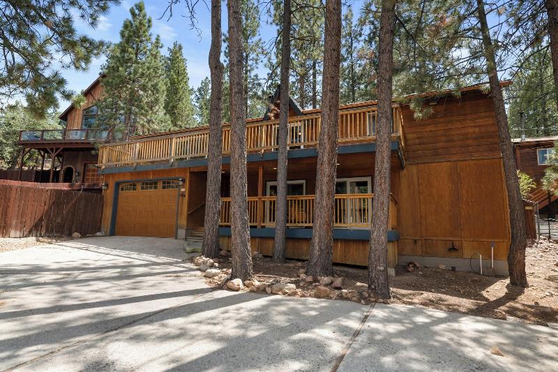 Bear Claw Cabin image
