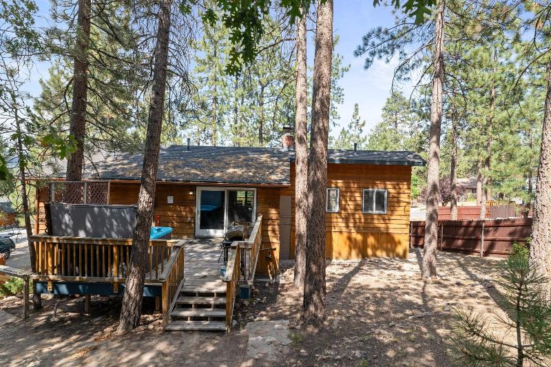 Bear Claw Cabin image