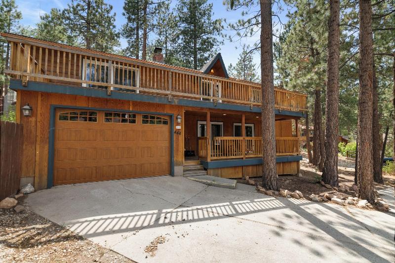 Bear Claw Cabin image