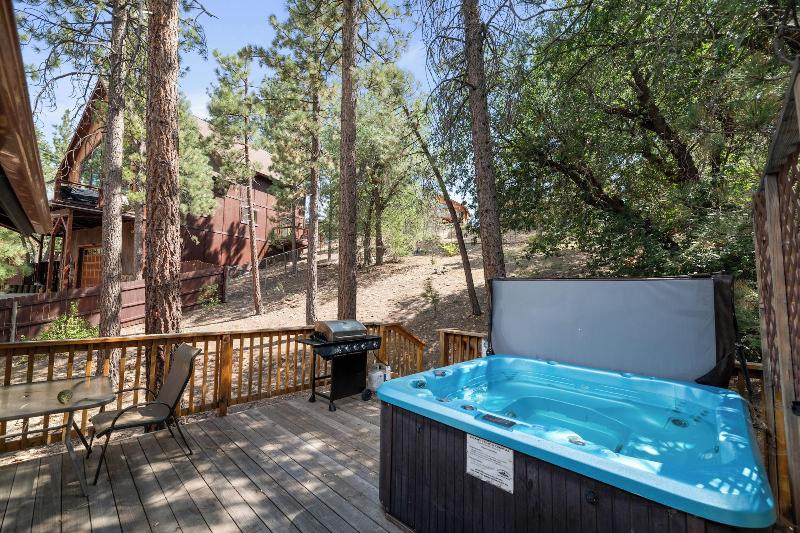 Bear Claw Cabin image