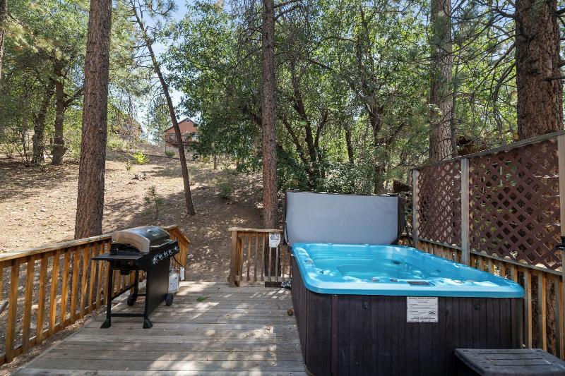 Bear Claw Cabin image