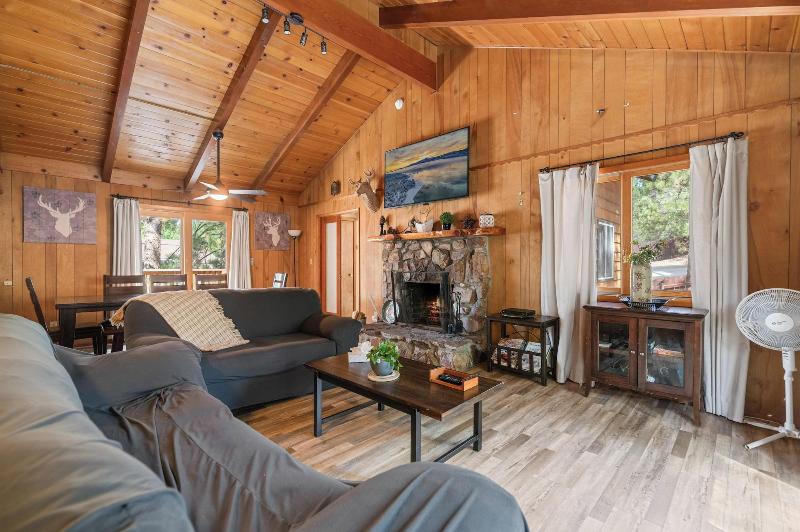 Bear Claw Cabin image