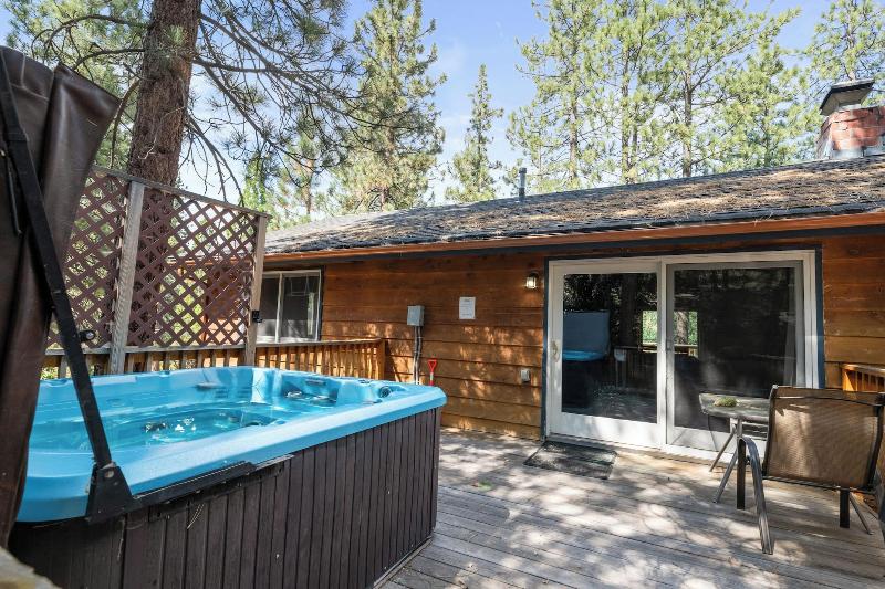 Bear Claw Cabin image