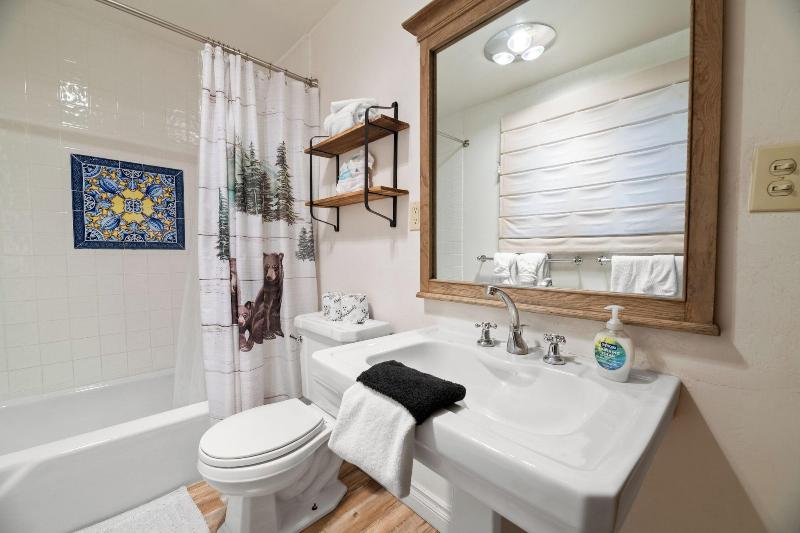 Bear Claw Cabin image