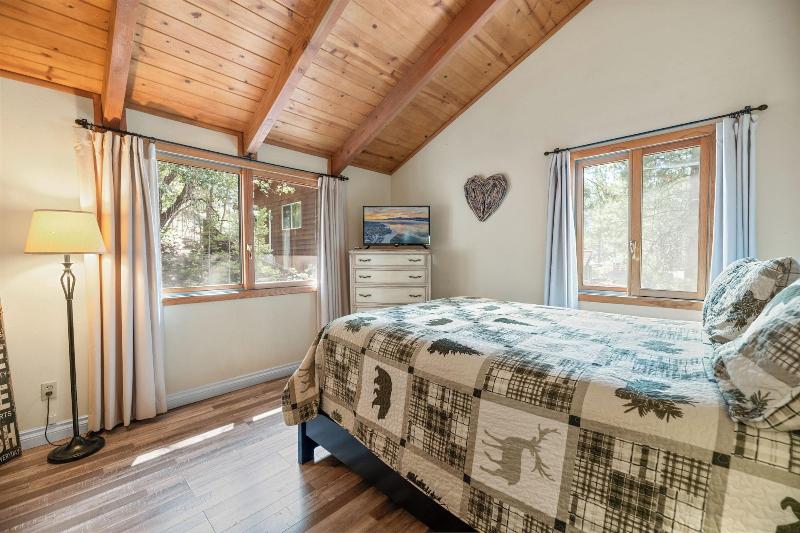 Bear Claw Cabin image