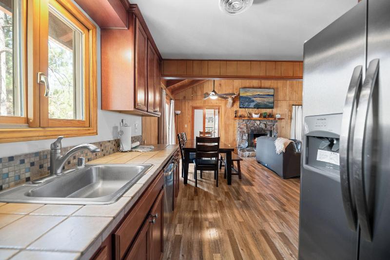 Bear Claw Cabin image