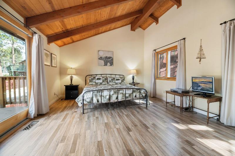 Bear Claw Cabin image