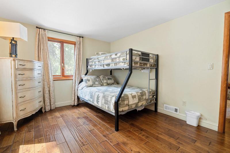 Bear Claw Cabin image