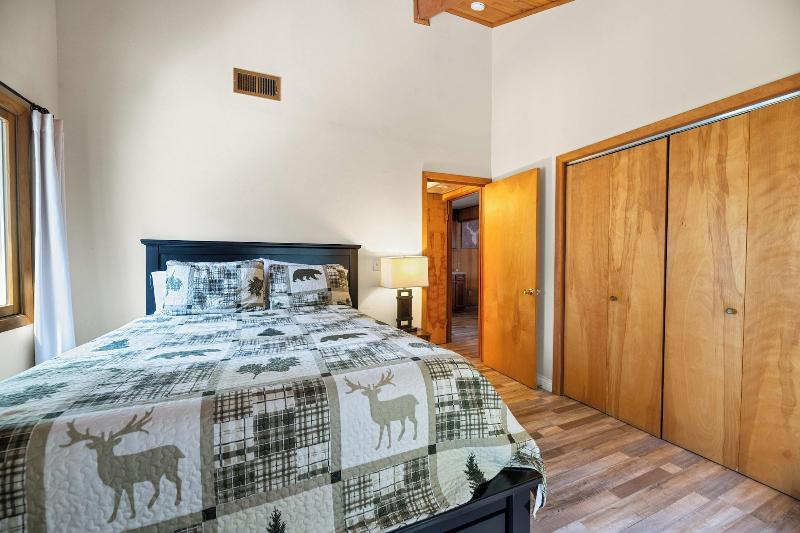 Bear Claw Cabin image