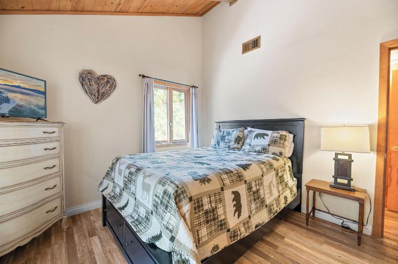Bear Claw Cabin image