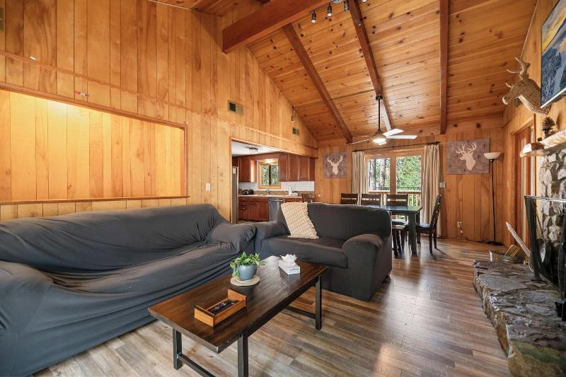 Bear Claw Cabin image