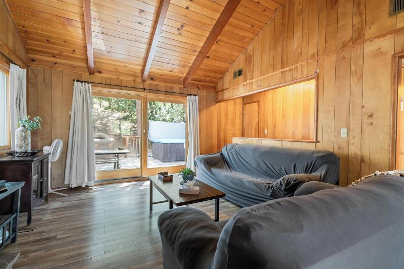 Bear Claw Cabin image