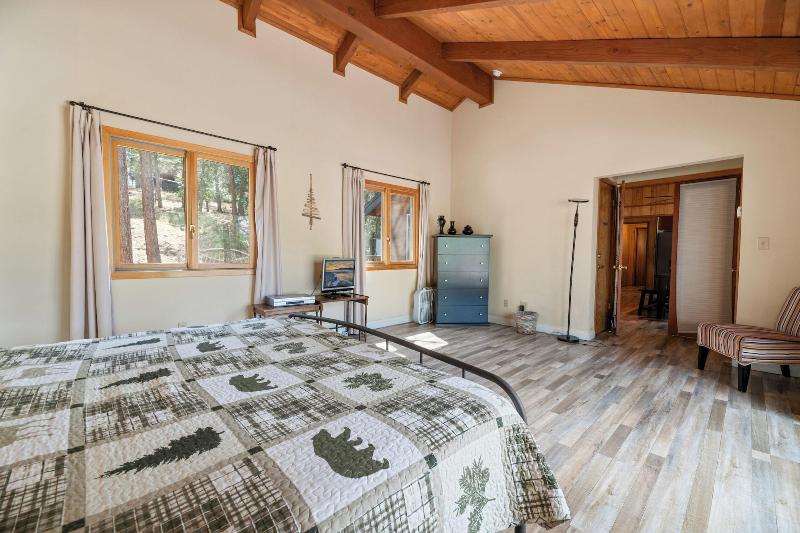 Bear Claw Cabin image