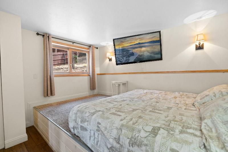 Bear Claw Cabin image