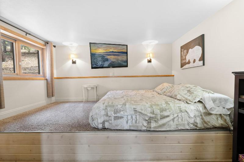Bear Claw Cabin image