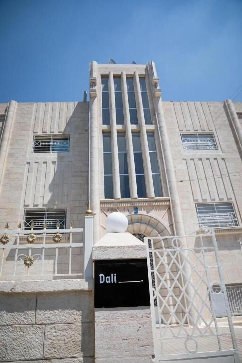 Dali House image