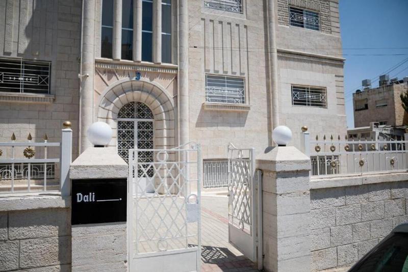 Dali House image