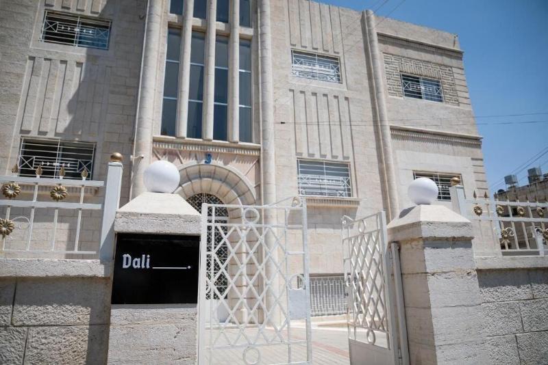 Dali House image
