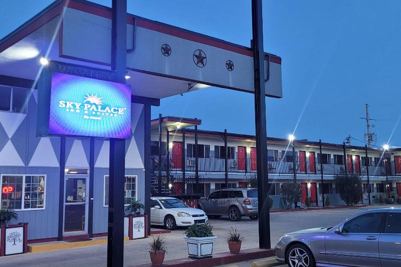 Sky Palace Inn Suites Hutchinson image