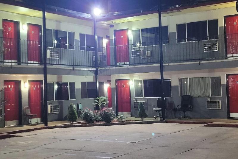Sky Palace Inn Suites Hutchinson image