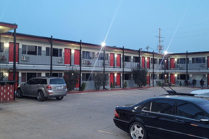 Sky Palace Inn Suites Hutchinson image
