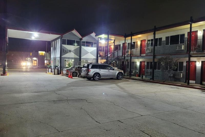 Sky Palace Inn Suites Hutchinson image