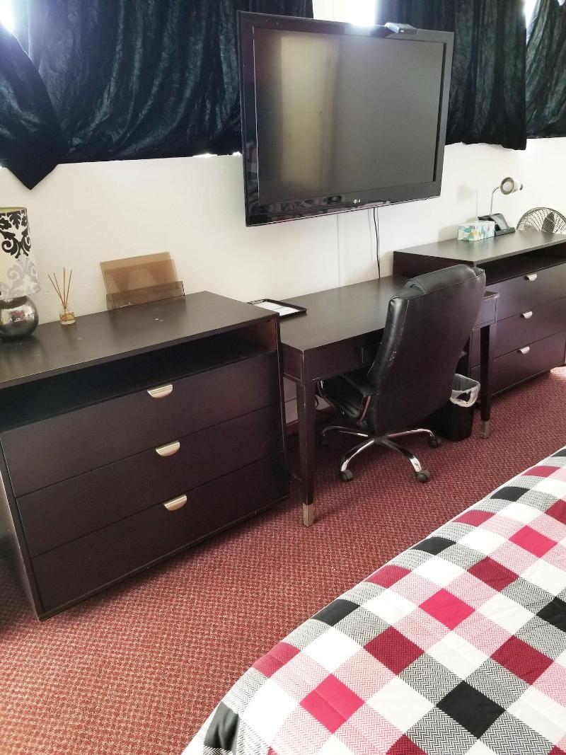 Sky Palace Inn Suites Hutchinson image