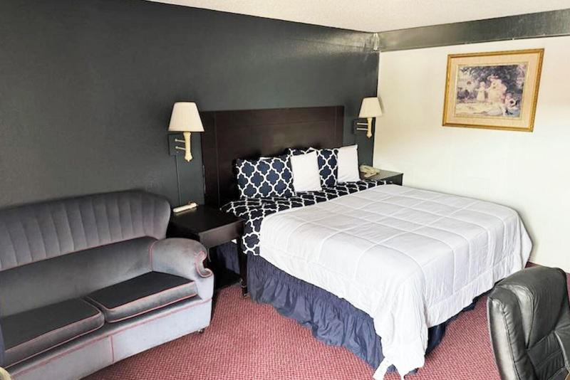 Sky Palace Inn Suites Hutchinson image