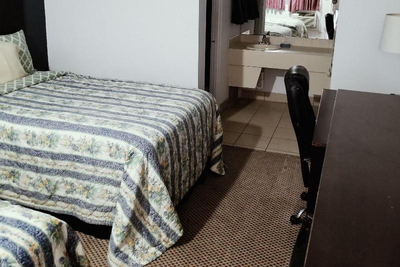 Sky Palace Inn Suites Hutchinson image