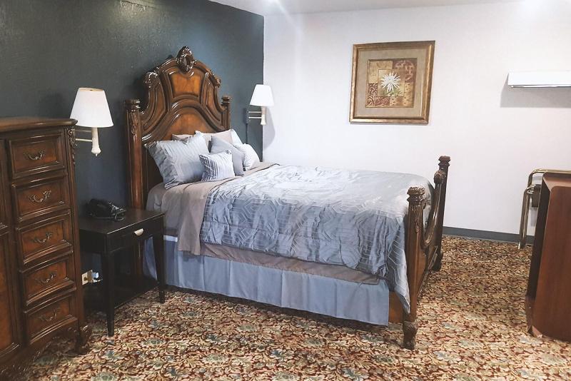 Sky Palace Inn Suites Hutchinson image