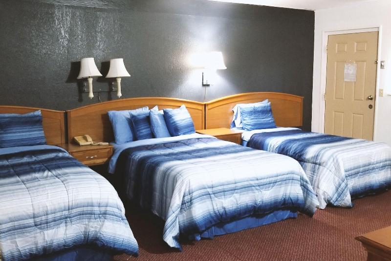 Sky Palace Inn Suites Hutchinson image