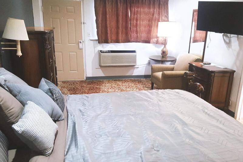 Sky Palace Inn Suites Hutchinson image