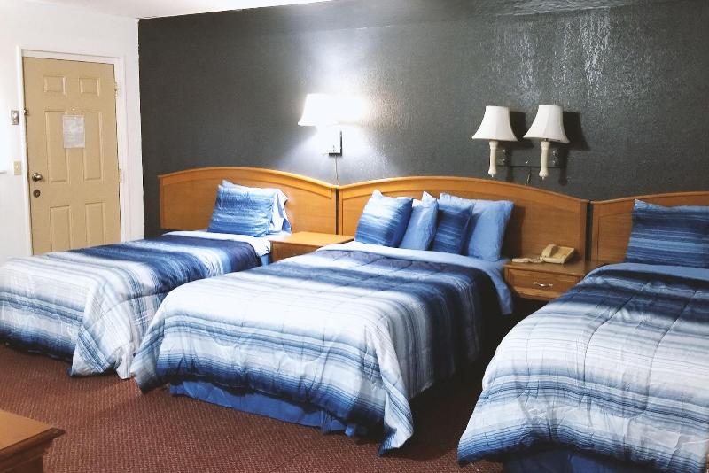 Sky Palace Inn Suites Hutchinson image