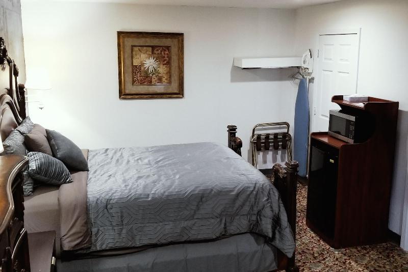 Sky Palace Inn Suites Hutchinson image