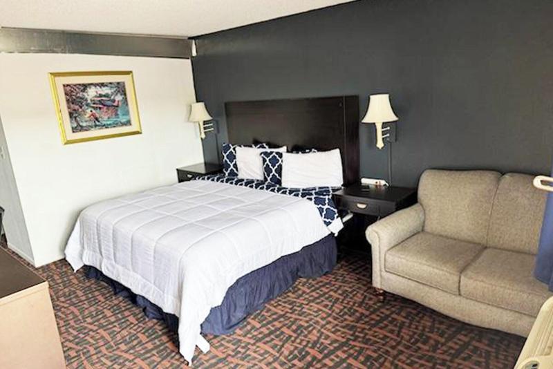 Sky Palace Inn Suites Hutchinson image