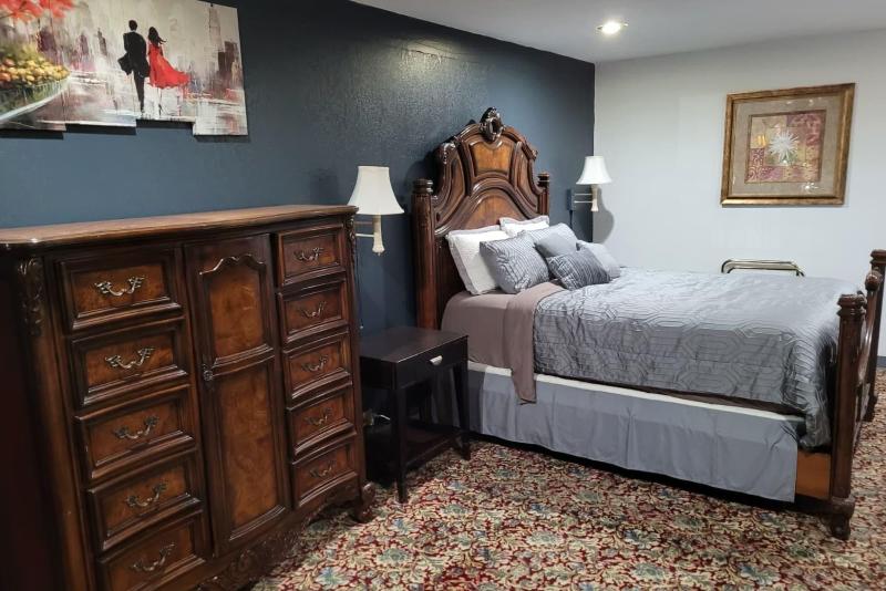 Sky Palace Inn Suites Hutchinson image