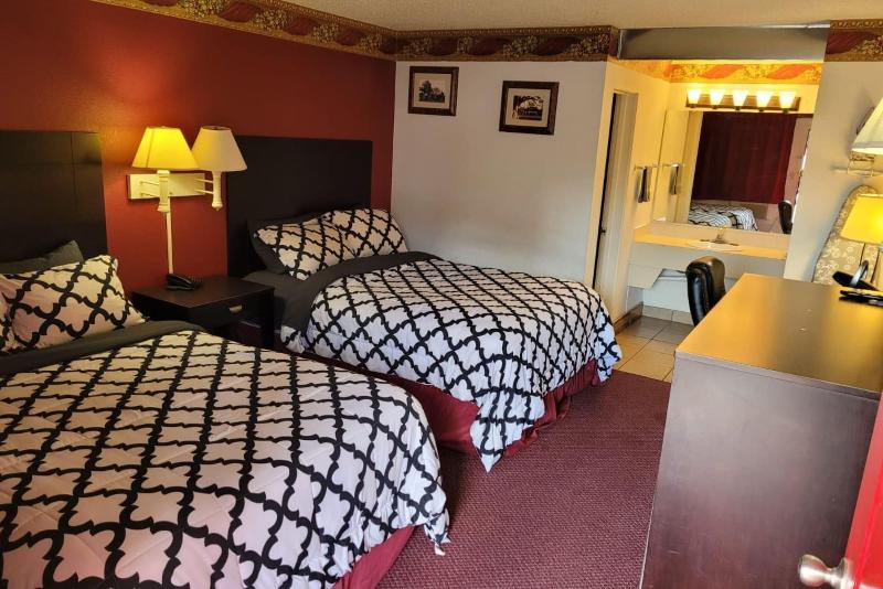 Sky Palace Inn Suites Hutchinson image