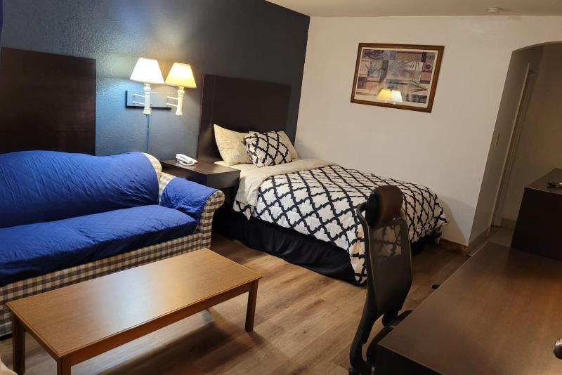 Sky Palace Inn Suites Hutchinson image
